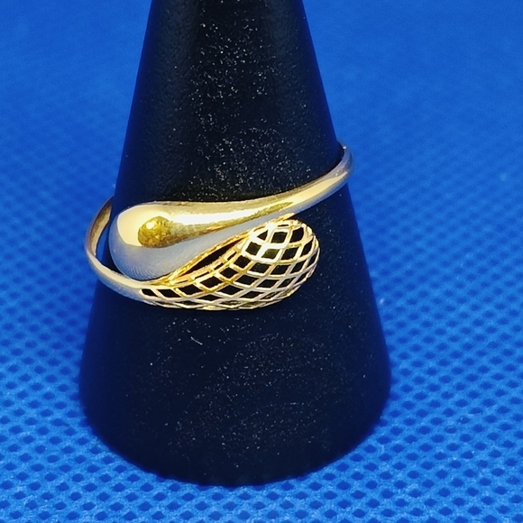 18k Saudi Gold Teardrop Ring Size 9 Only Real Gold Pawnable Lightweight - Picture 3 of 12